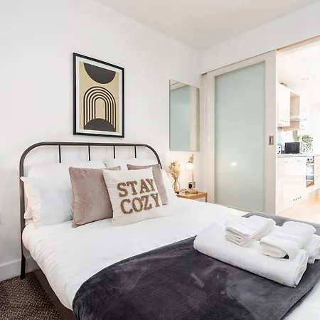 Exclusive Apartment - City Centre - Free Parking -Wifi Netflix- Juliet Balcony Leeds  Exterior photo