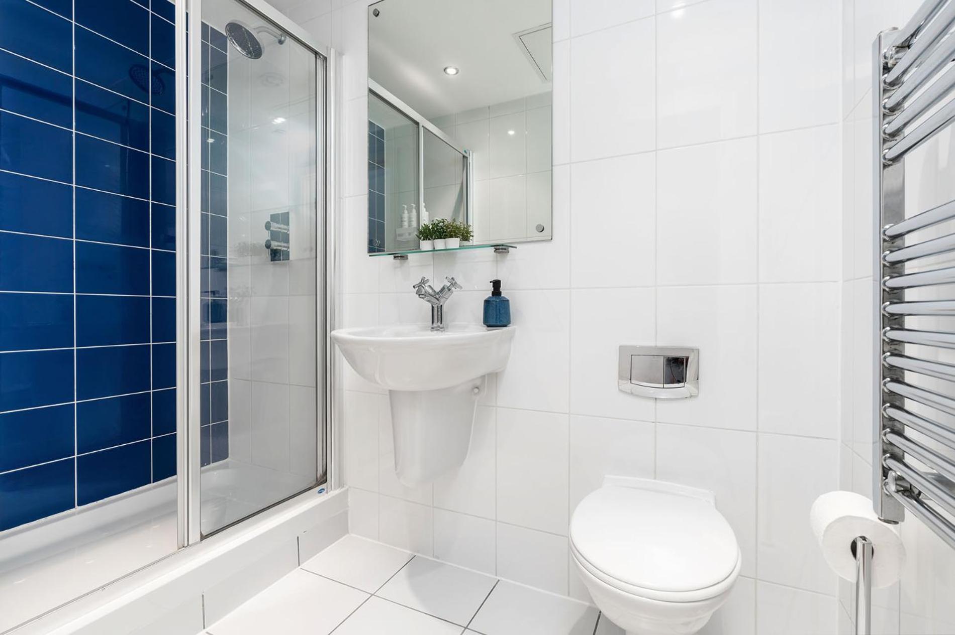 Exclusive - Centre - Free Parking -wifi Netflix- Juliet Balcony * Leeds (West Yorkshire)