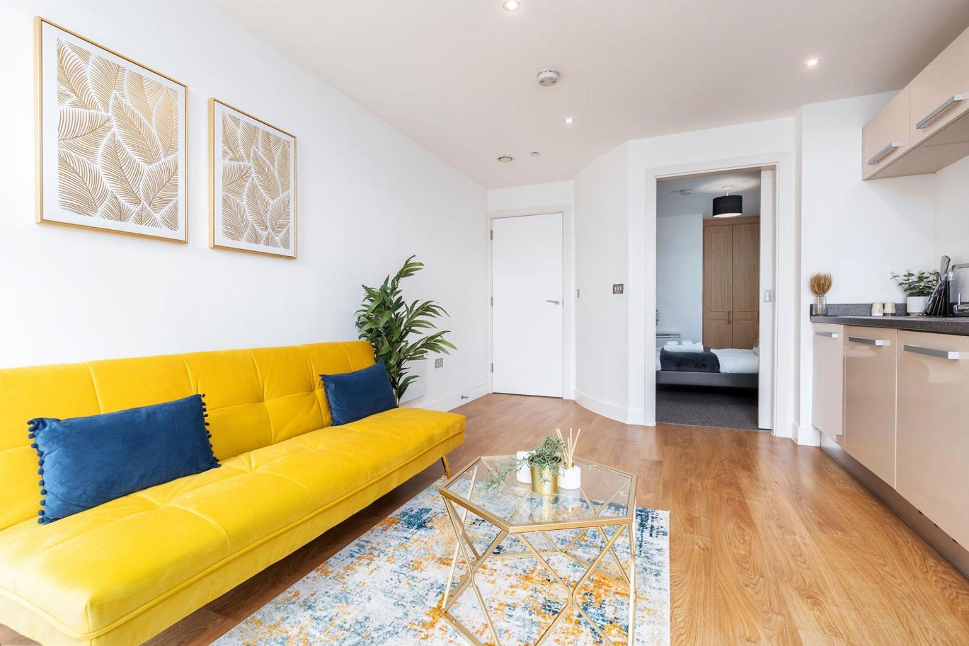 Exclusive - Centre - Free Parking -wifi Netflix- Juliet Balcony Apartment Leeds (West Yorkshire)