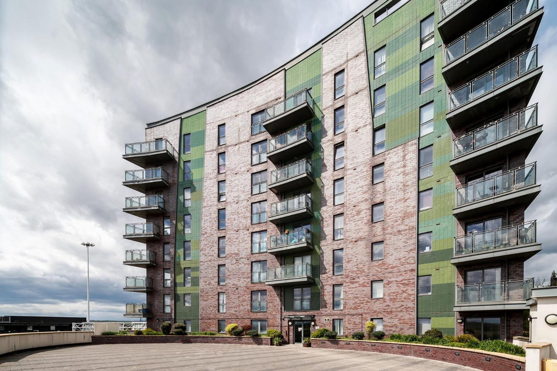 Apartment Exclusive - Centre - Free Parking -wifi Netflix- Juliet Balcony